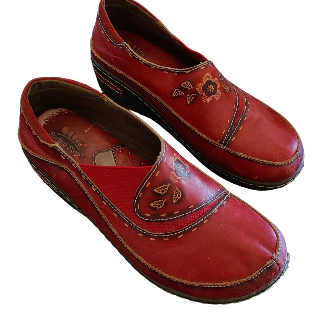 Spring Step Closed Clogs